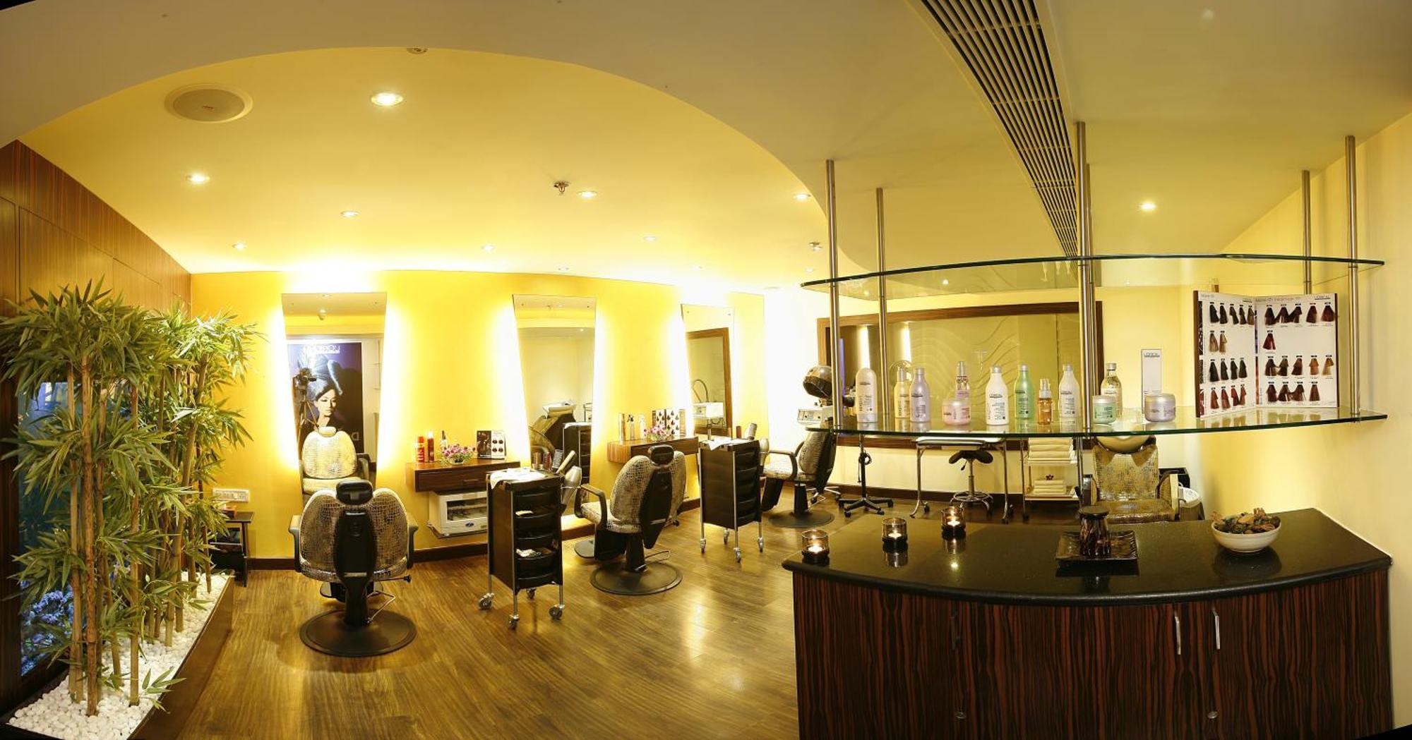 Grand Chennai By Grt Hotels Eksteriør bilde The interior of a salon