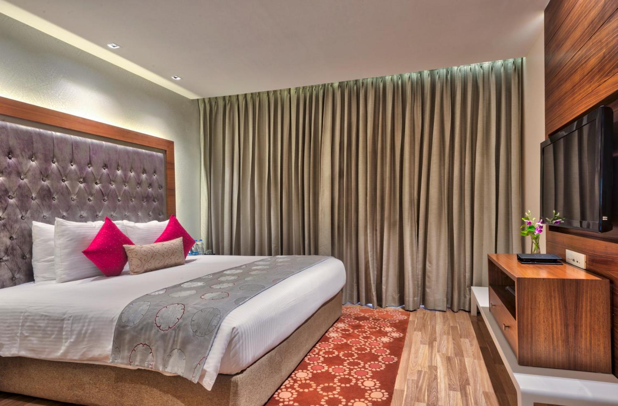 Grand Chennai By Grt Hotels Eksteriør bilde A bedroom at the hotel